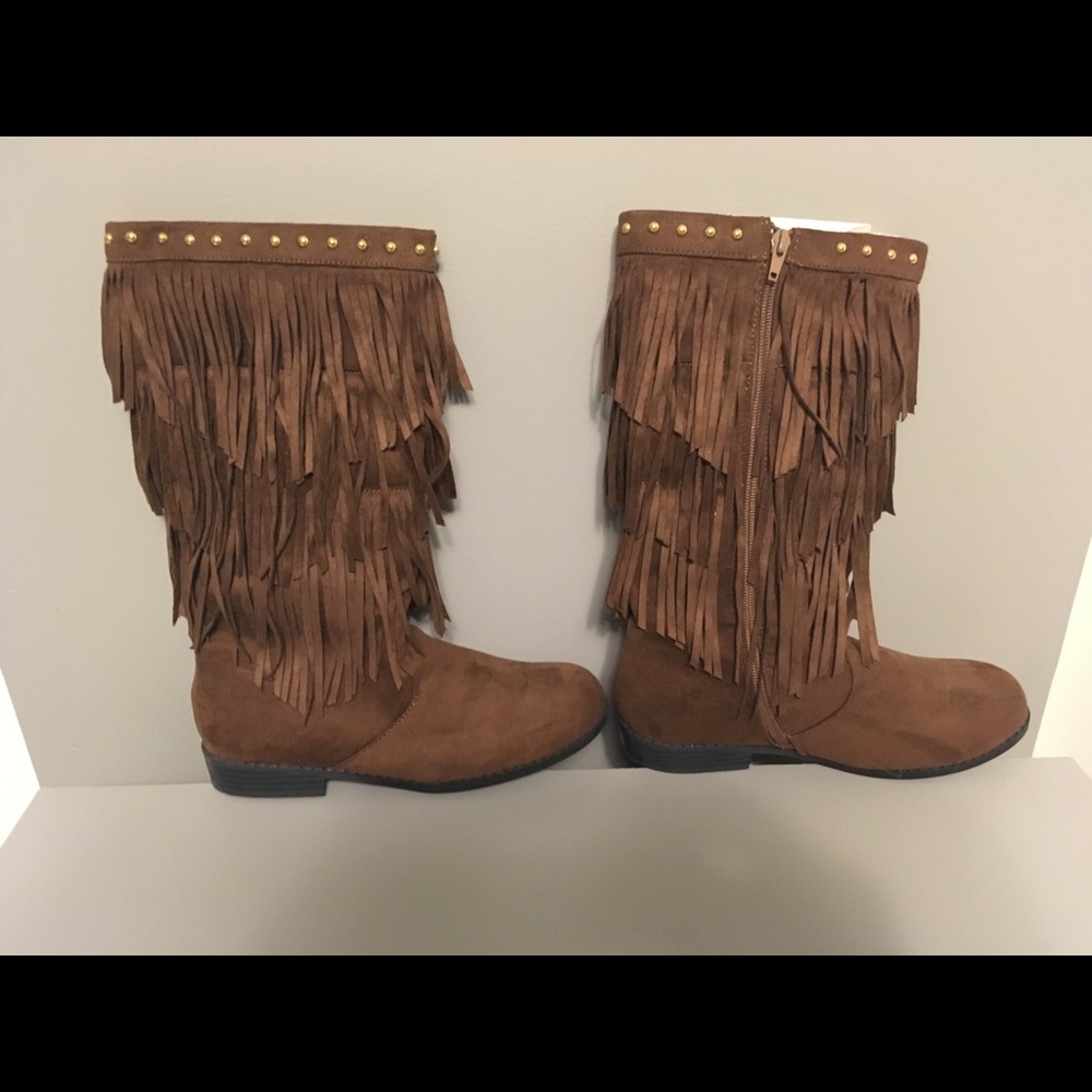 🌸 3 for $30 Brown fringe boots